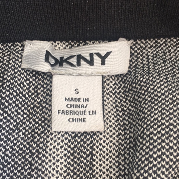 DKNY long skirt stretchy - Picture 3 of 3